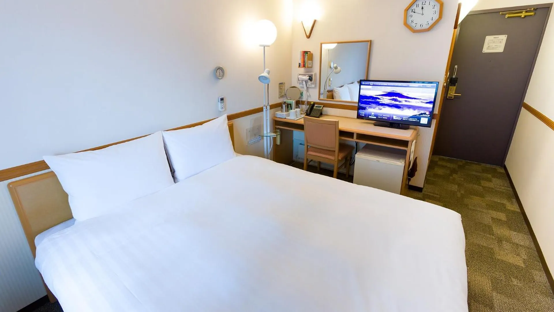 Toyoko Inn Kobe Sannomiya-Eki Higashi Hotel