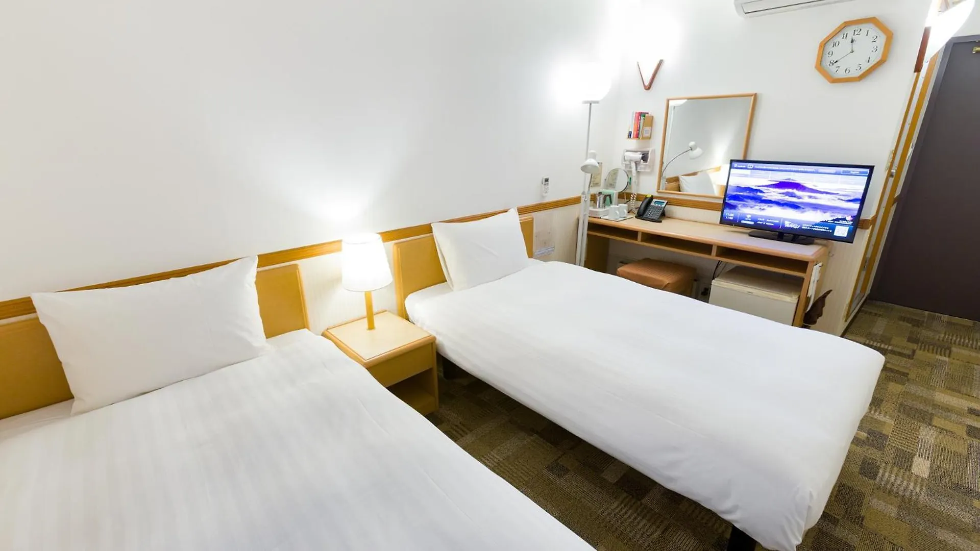 Toyoko Inn Kobe Sannomiya-Eki Higashi 3*,  Japan