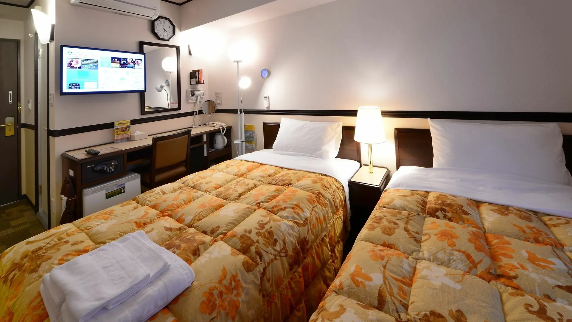 Toyoko Inn Kobe Sannomiya-Eki Higashi 3*,  Japan